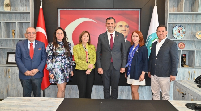 İnönü'nün torunu Ayşe Gülsün Bilgehan Manisa'da