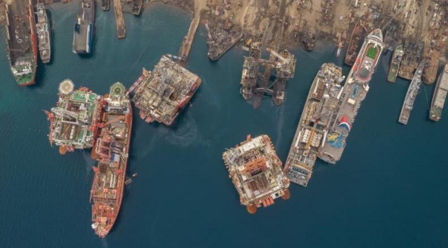 İtalya donanmasına ait asbestli denizaltı ve fırkateynler söküm için yola çıktı