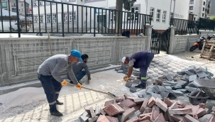 Kırkağaç'ta bozulan yollar yapılıyor