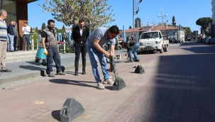 Kula'da trafik akışını engelleyen dubalar kaldırıldı