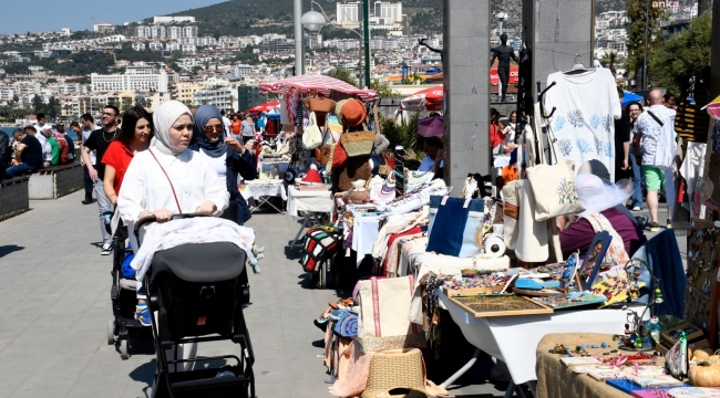 Kusadasinda el emeği festivaline yoğun ilgi