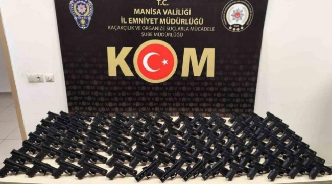 Manisa emniyetinin büyük başarısı:100 kaçak silah yakalandı