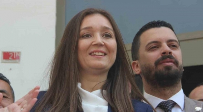 Manisa'nın ilk kadın belediye başkanı Durbay göreve başladı