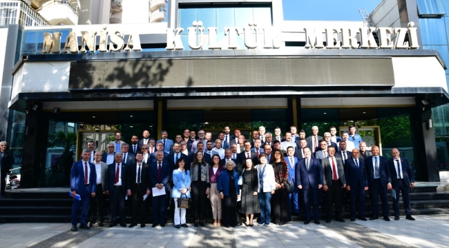 Meclis üyeleriyle toplanan Özalper'Manisa'lılar hak ettiği hizmete kavuşacak'