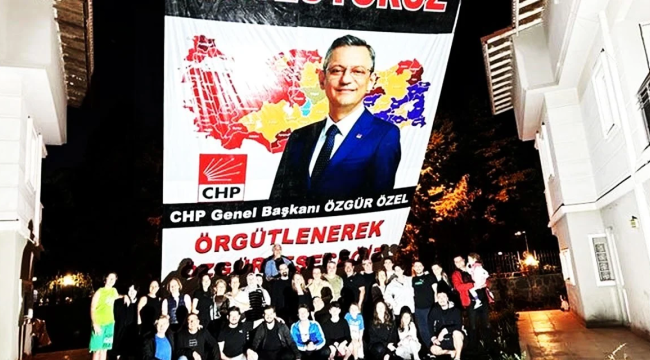 Özel'in komşuları seçim zaferini kutladı