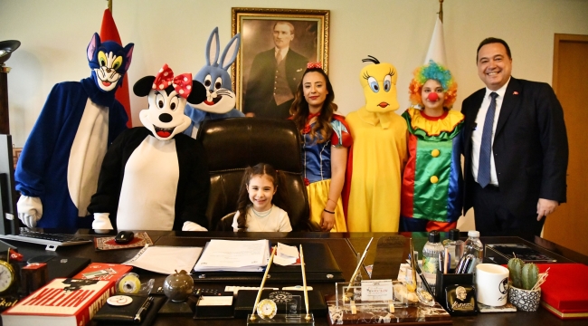 Şehit kızı belediye başkan koltuğuna oturdu