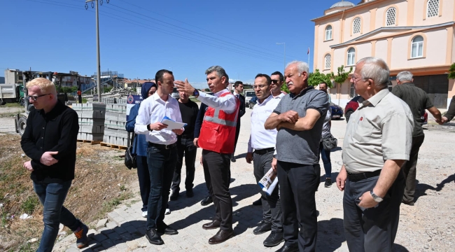 Soma'da parke taş döşeme başladı