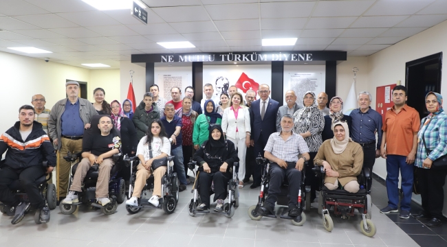 Turgutlu bedensel engelliler derneği başkan Akın'ı ziyaret etti