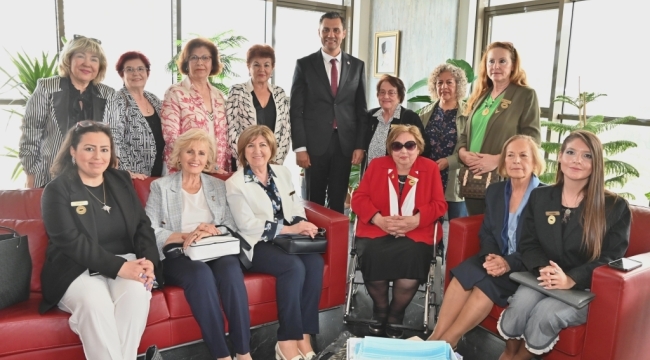 Türk kadınlar konseyi yönetiminden başkan Zeyrek'e tebrik ziyareti