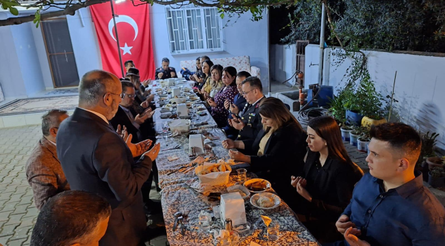 Vali Ünlü şehit ailesiyle orucunu açtı
