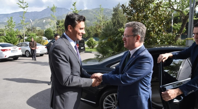 Vali Ünlü Zeyrek'i ziyaret etti