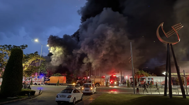 Yangın önce kavcuk sonra plastik fabrikasına sıcradı