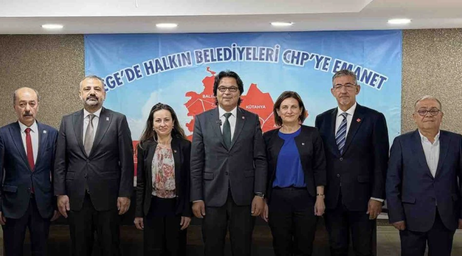 CHP il başkanları dayanışma için İzmir'de toplandı