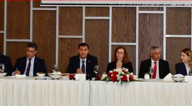 A takımını tanıtan başkan Zeyrek'oluşturulan 5 kişilik komisyon 6 bin 800 kişinin dosyasını inceliyor'