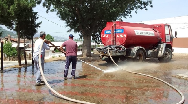Ahmetli belediyesi ilçeyi köşebucak temizliyor