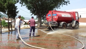 Ahmetli belediyesi ilçeyi köşebucak temizliyor