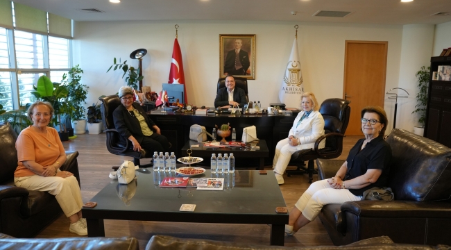 Akhisar ADD yöntimi başkan Dutlulu'ya tebrik ziyareti