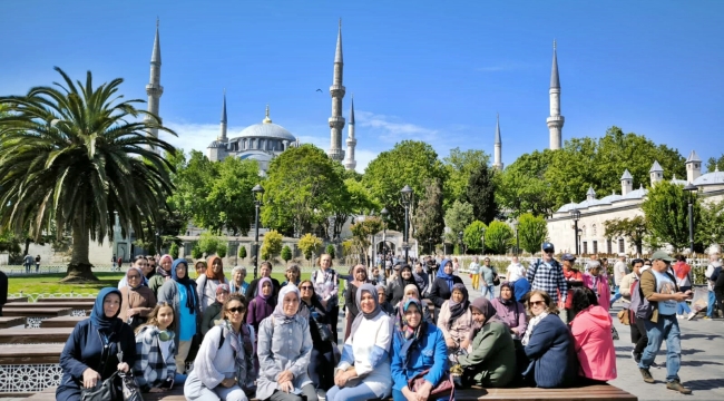 Akhisarlı kadınlar kültür gezisi içn İstanbul'da