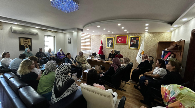 AKP il kadın kolları yönetimi haftalık toplantısı yapıldı
