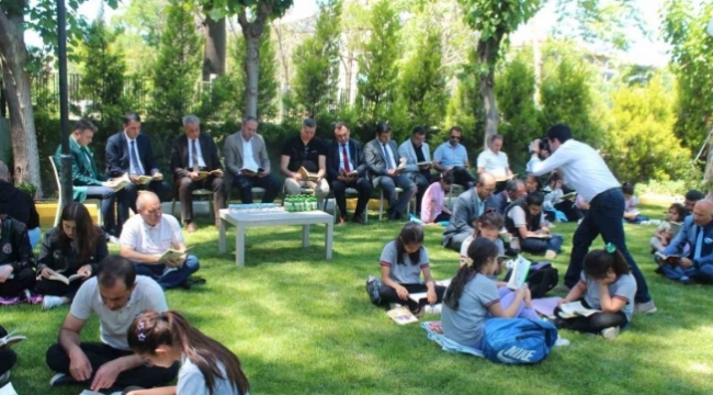 Alaşehir'de kitap okuma etkinliği