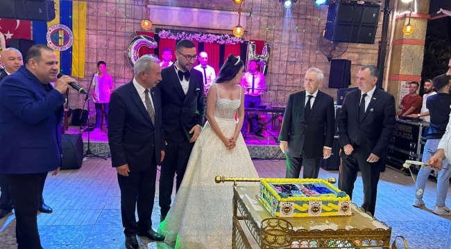 Aziz Yıldırım, divan kurulu başkanı Şekip Mosturoğlu, nikah törenine ketıldı