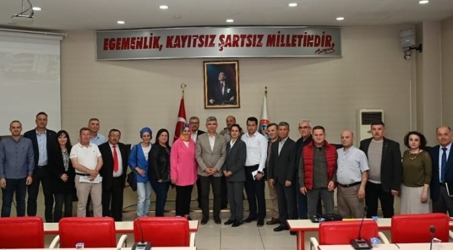 Başkan Okur muhtarlarla tanışma toplantısı düzenledi