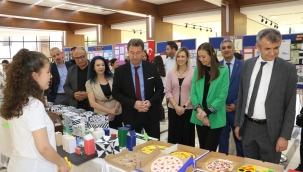 Başkan Durbay açtığı resim sergisini gezdi