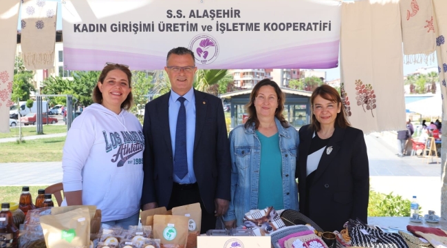 Başkan Öküzcüoğlu,kooparatif standını ziyaret etti