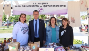 Başkan Öküzcüoğlu,kooparatif standını ziyaret etti