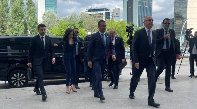 CHP Lideri AKP genel merkezinde