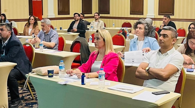 Eczacılar aromaterapi, kanıta dayalı klinik uygulamaları eğitimine katıldı