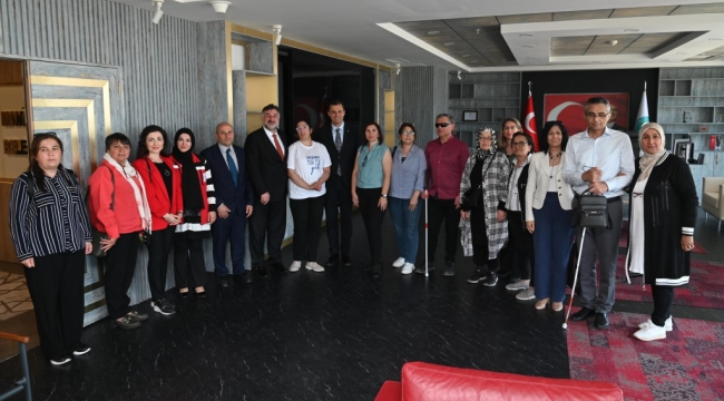 Engelli dernek başkanlarıyla görüşen başkan Zeyrek'ben ortak kararların uygulayıcısı olacağım'