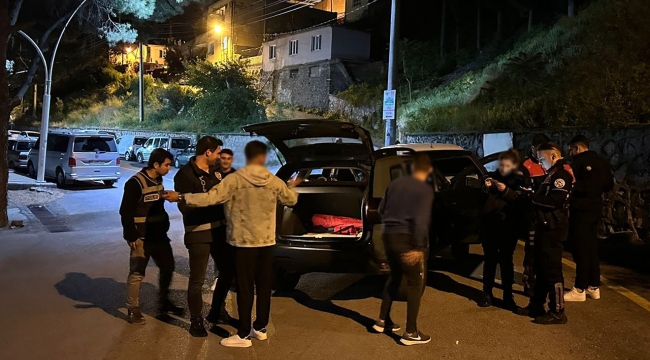 Eş zamanlı huzur operasyonuna 396 polis katıldı