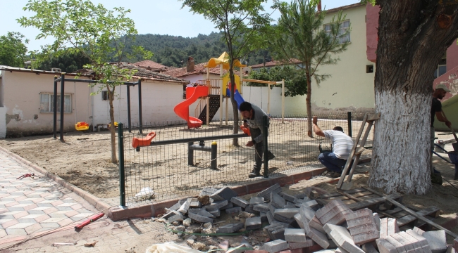 Gölmarmara'da çocuk parkları yenileniyor
