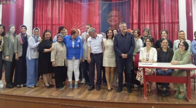 Gördes CHP'de kadın kollarında Mergen'e güven oyu