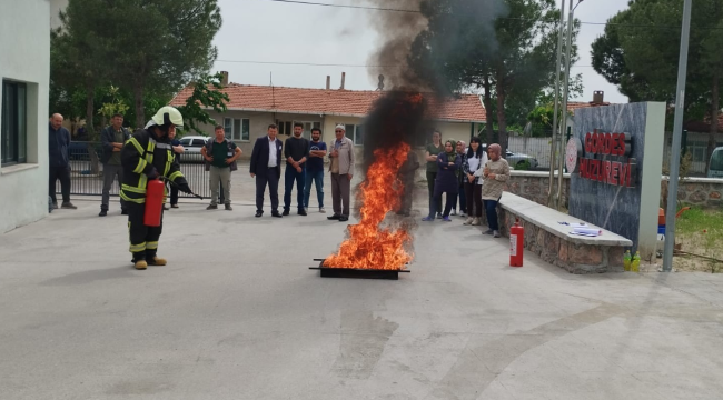 Gördes'te kurum çalışanlarına yangın eğitimi