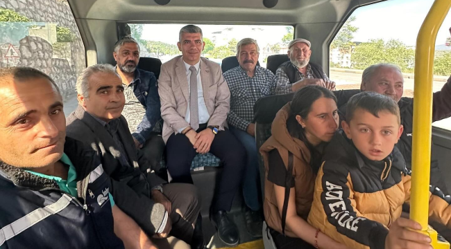 Halk otobüsüyle seyahat eden Başkan Okur,vatandaşları dinledi