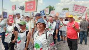 İzmir'de binlerce emekli 'açız'diye haykırdı