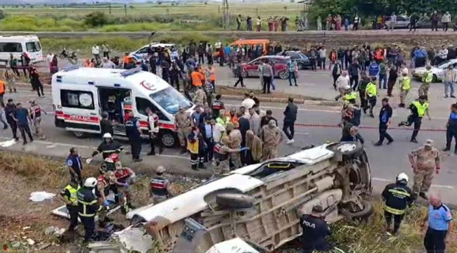 Katliam gibi kaza 8 kişi öldü çok sayıda yaralı var