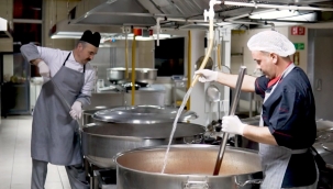 Kazanlar yoksullar için kaynıyor