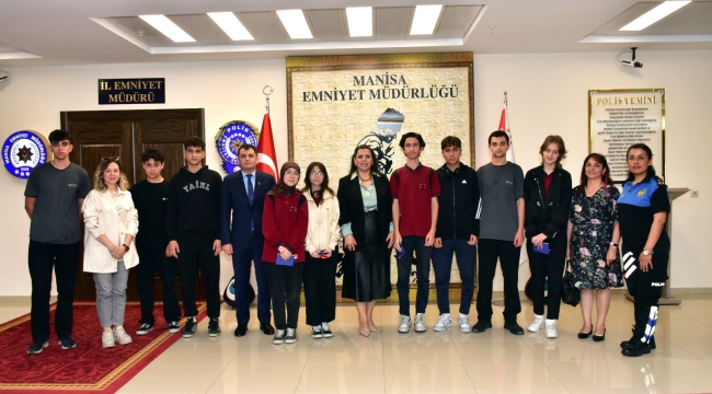 Müdürleri terleten öğrenci soruları