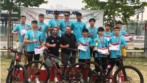 Özel MOSTEM lisesi bisiklet takımı gurup binincisi