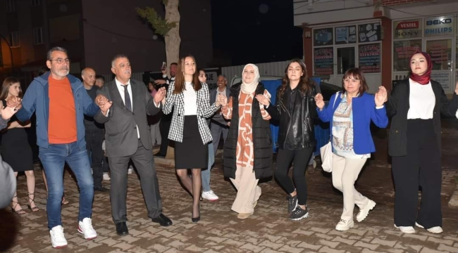 Şenliklerde 85 çiçekli taç dağıtıldı