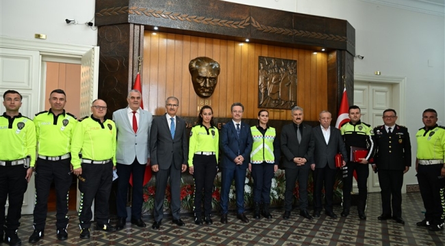 Trafik güvenliğine katkı sağlayan personel ödüllendirildi