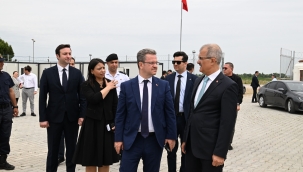 Vali Ünlü düzensiz göçmen kampında incelemerde bulundu