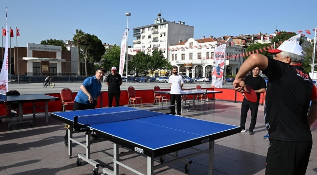 Vali Ünlü masa yenisinde klasını konuşturdu