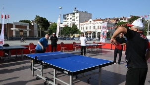 Vali Ünlü masa yenisinde klasını konuşturdu