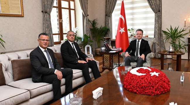 Vali Ünlü'yü başkan Öküzcüoğlu ve kaymakam A.Faruk Güngör ziyaret etti