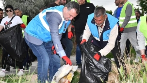 Vatandaşlar temiz bir Yunusemre, temiz bir çevre için elele çöp topladı