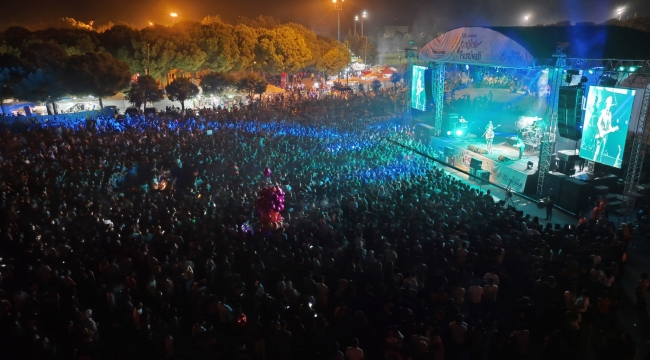 Akhisar'da çağlak çoşkusu sürüyor